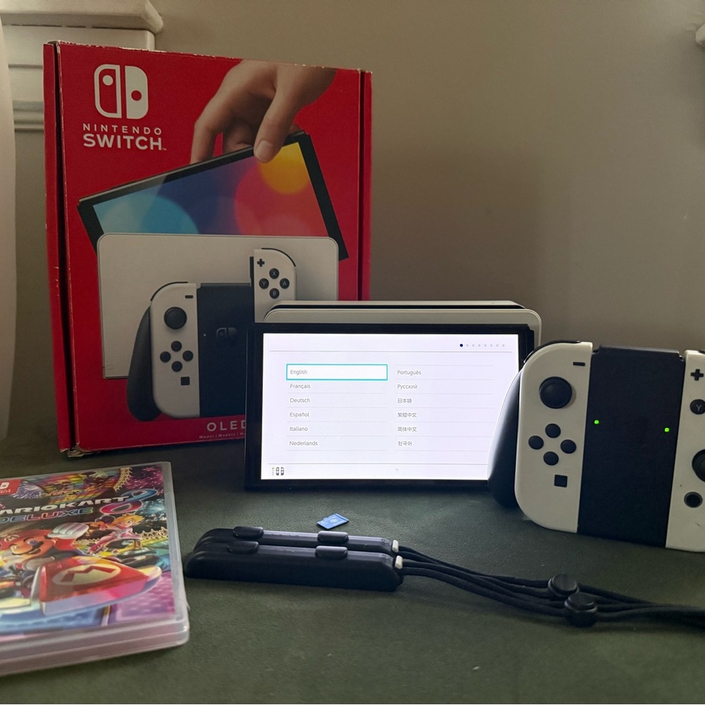 Used Nintendo Switch OLED Bundle with 400GB Memory Card - Picture 2 of 12
